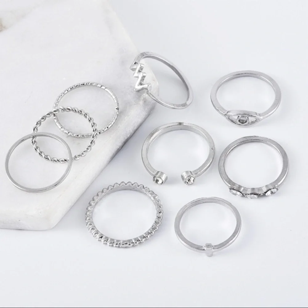 3/$30 🤍 Dainty Ring Set